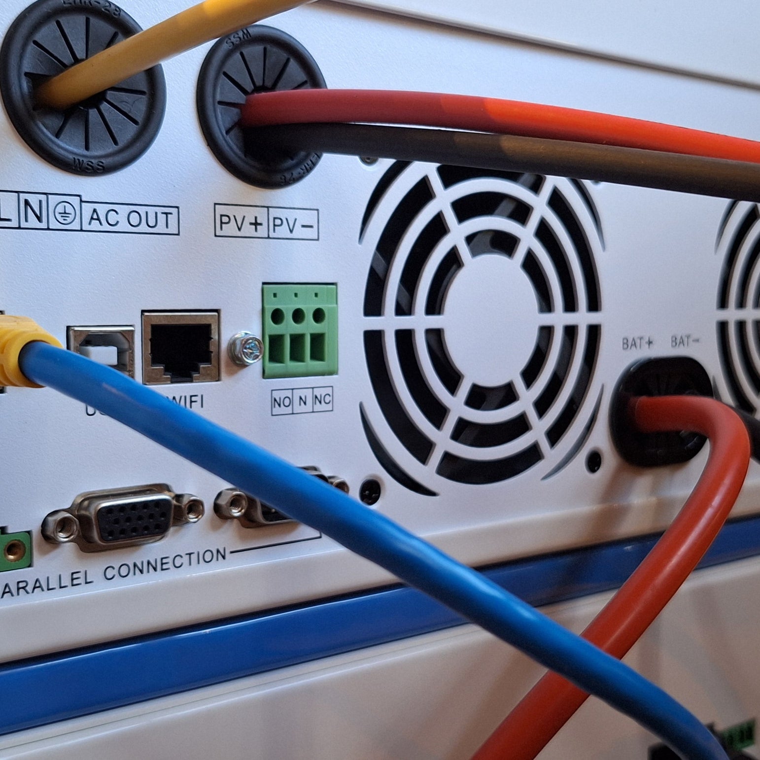 OMO All-In-One Customizable Stacking Inverter/Battery System 120/240 11000W Total Inverter Output + 15.36KW Lithium Battery
