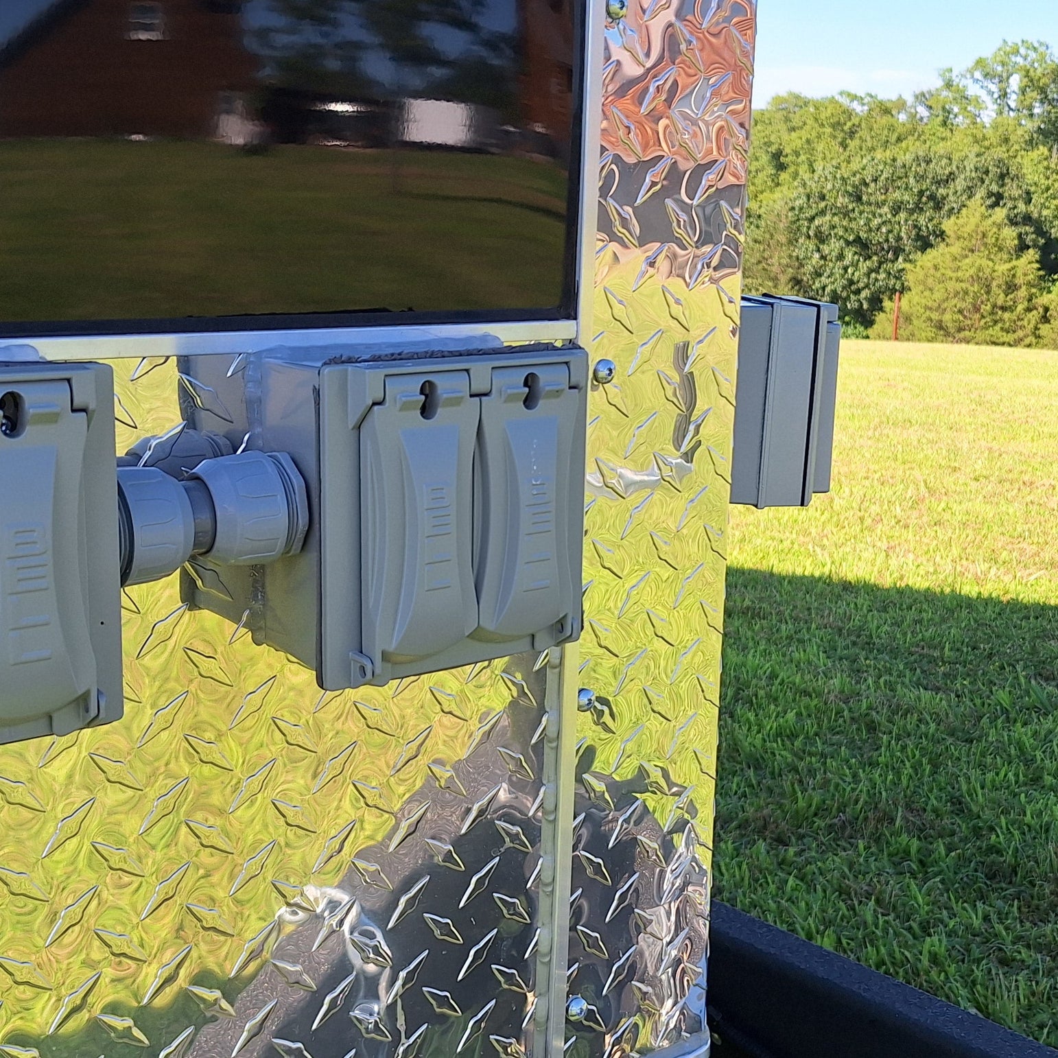 12' Enclosed SOLAR POWERED Offgrid Self-Sufficient Trailer BASE MODEL