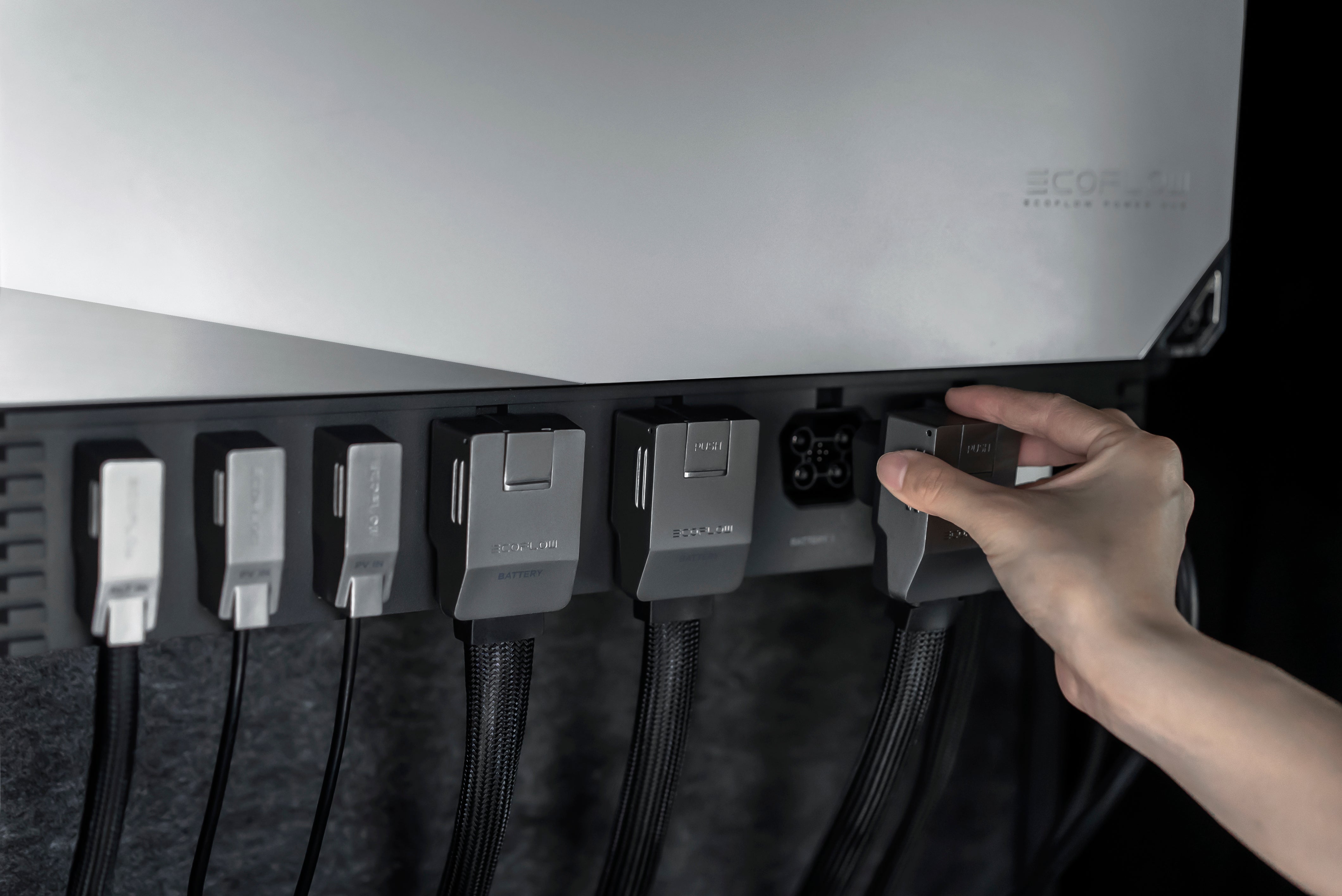 EcoFlow Power Kit 120V Output - 1x 3600 Watt Solar Generator / 4000wH Lithium Storage /1300w Solar Complete Offgrid Kit